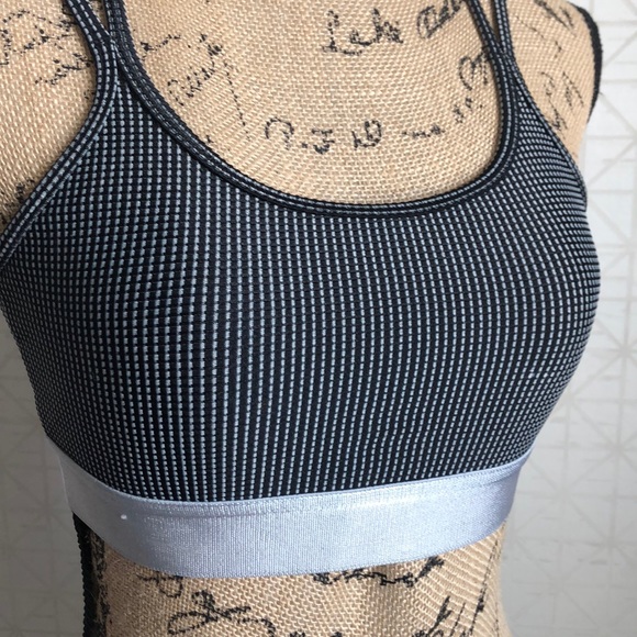 Adorable strappy texture sports bra size s/m. - Picture 4 of 8
